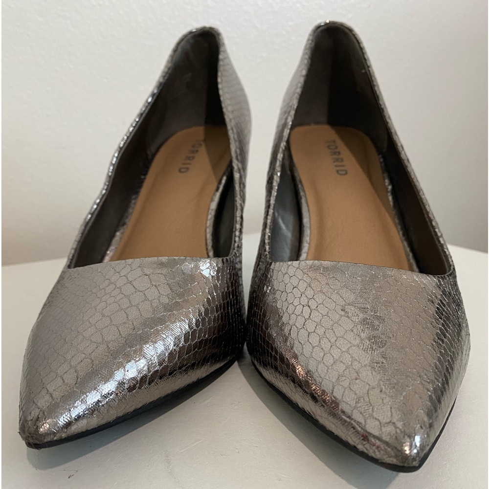 🍄 TORRID Pewter Pointed
Toe Pump Size 10W - Picture 3 of 7